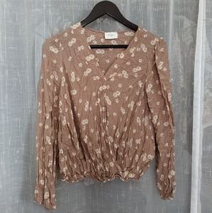 Dusty pink & daisy blouse by Everly